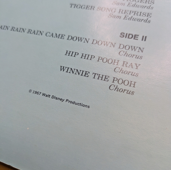Winnie the Pooh and the Blustery Day 1967 Version 11 Page Book & Vinyl Record - Picture 5 of 7